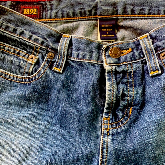 Bootcut 100% cotton Indigo colored Jeans by Abercrombie and Fitch. - Picture 2 of 5
